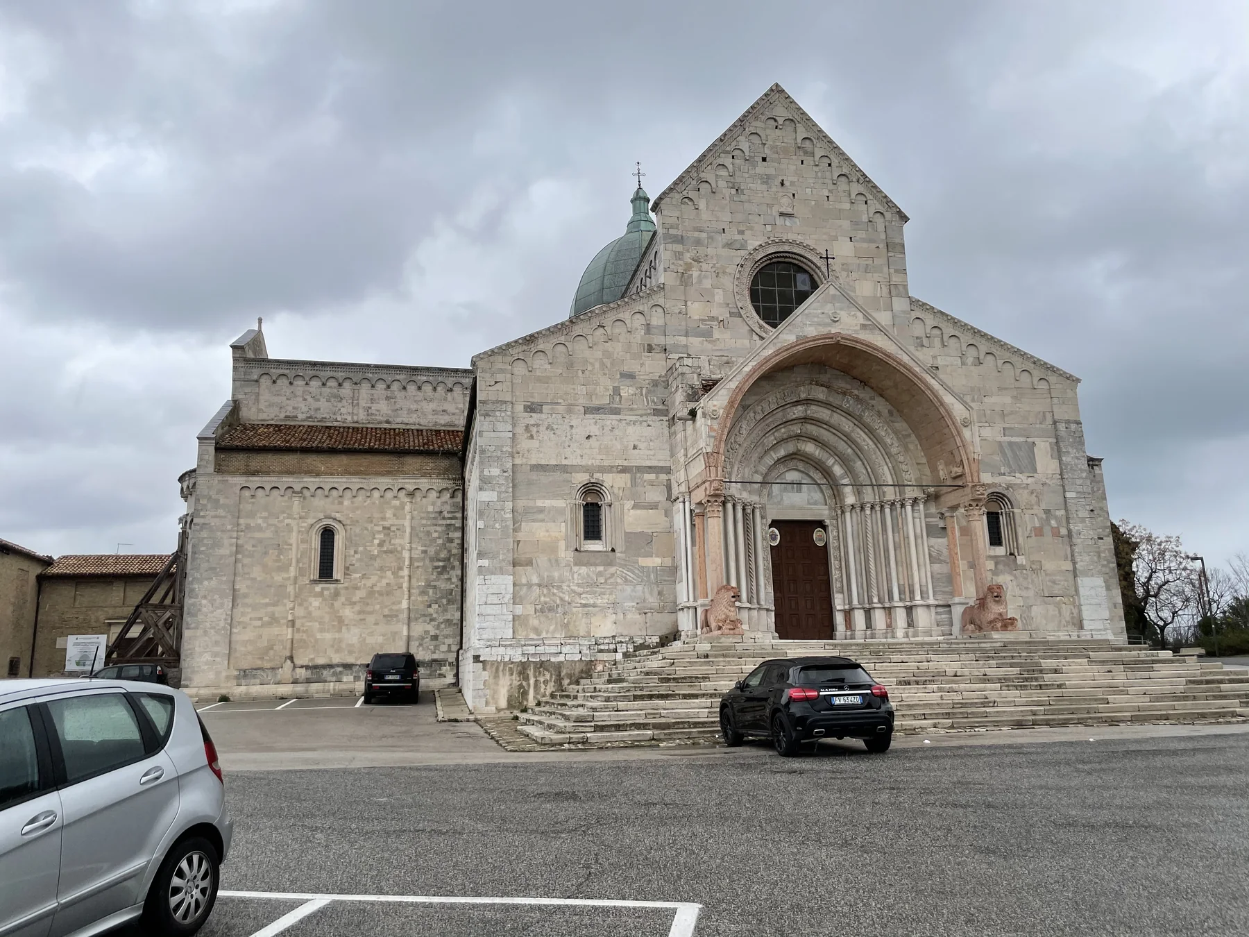 Una chiesa in pietra in Umbria
